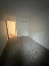 Spacious 2 Bedroom 1 Bah with Balcony - Photo 11
