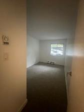 Spacious 2 Bedroom 1 Bah with Balcony - Photo 12