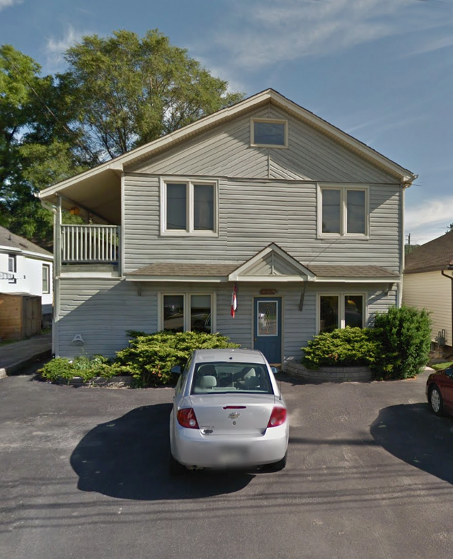 Dundas 1 bd rm   den close to Mcmaster in small quiet building