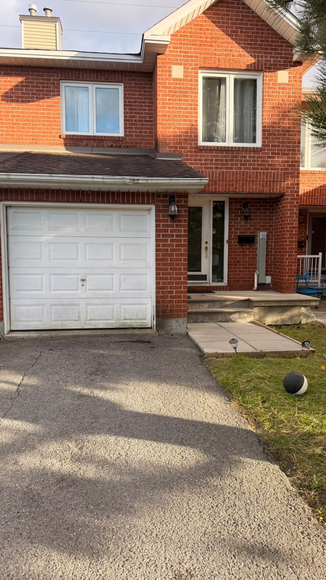 EXECUTIVE 3BDRM Townhome For Rent in Orleans Dec 1st $2,725