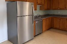 SPACIOUS 3 BEDROOM PLUS DEN 3 BATHROOMS HT/HW INC - Photo 5
