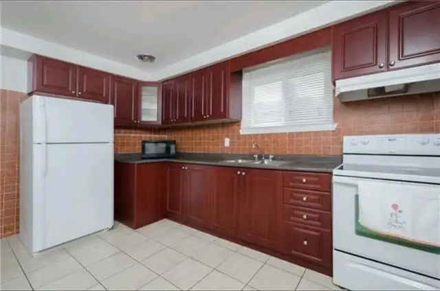 3 Bdrm Top Floor for Rent – Brampton (Kennedy & Steeles), Priv