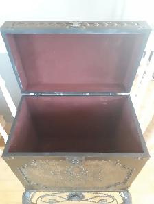 Vintage leather chest on cast iron base - Photo 3