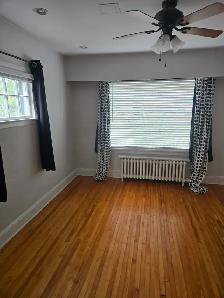 1 Bedroom Apartment in older home close to Forum - Photo 3