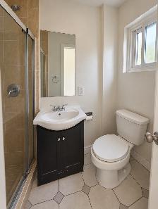 Sheppard/Warden, 3 Bedrooms, 2 Bathrooms with Separate Entrance - Photo 3