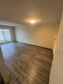 3 Bed 1.5 Bath Unit in Edmonton, AB - Photo 2
