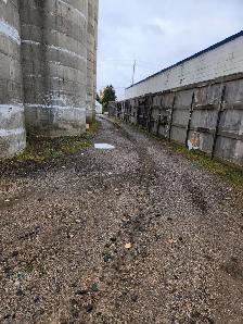 Outside Compound for Rent - Photo 3