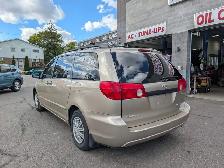 2007 Toyota Sienna CE • Cloth Interior 7 seats - Photo 4
