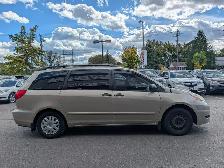 2007 Toyota Sienna CE • Cloth Interior 7 seats - Photo 7
