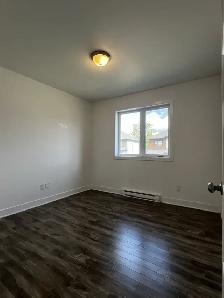 LOGEMENT 4 ½  GARAGE, GRAND BALCON, STATIONNEMENT, CABANON! - Photo 10