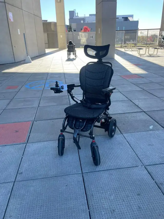 Fauteuil roulant électrique à louer | Wheelchair rental