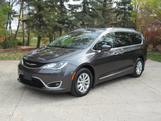 2019 Chrysler Pacifica Touring-L Van