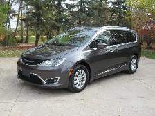 2019 Chrysler Pacifica Touring-L Van