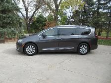 2019 Chrysler Pacifica Touring-L Van - Photo 2