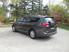 2019 Chrysler Pacifica Touring-L Van - Photo 3