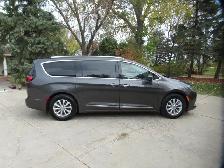 2019 Chrysler Pacifica Touring-L Van - Photo 6