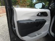 2019 Chrysler Pacifica Touring-L Van - Photo 12