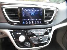 2019 Chrysler Pacifica Touring-L Van - Photo 15