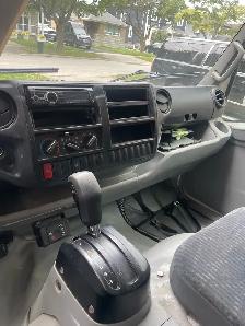 Hino 195 reefer truck 16’ box - Photo 6