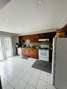 Private  Room For Rent on Upper Floor - Photo 2