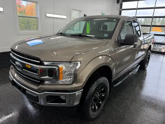 2020 Ford F-150 XLT Only 54,000KM! Upgraded!