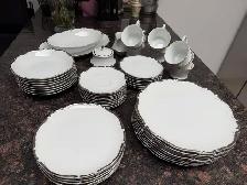 Vaisselle en porcelain 8 pers. - Photo 2