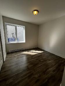 LOGEMENT 4 ½ SITUÉ NIVEAU TERRASSE, CABANON À LOUER! - Photo 10