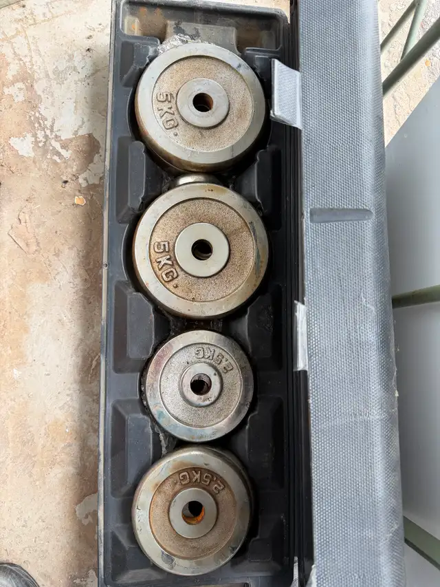 Dumb Bells, Bar, Table