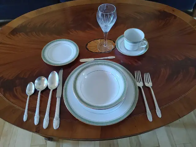 Set de vaisselle ' NORITAKE ' ( 8 couverts ) Japon