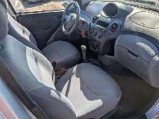 2003 Toyota Echo Sedan Low KM Fuel Efficient Vehicle Air Conditi - Photo 11