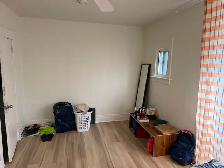 Private Large- furnished Room for Rent, steps to Subway - Photo 2