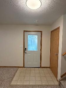 #8604 - 3 Bed/1.5 Bath Duplex Available Now! Rent $1600 - Photo 2