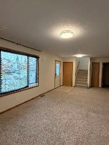 #8604 - 3 Bed/1.5 Bath Duplex Available Now! Rent $1600 - Photo 4
