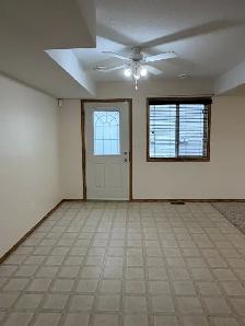 #8604 - 3 Bed/1.5 Bath Duplex Available Now! Rent $1600 - Photo 7
