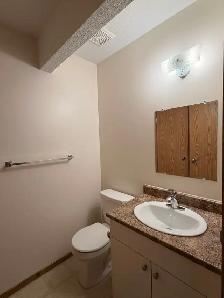#8604 - 3 Bed/1.5 Bath Duplex Available Now! Rent $1600 - Photo 8