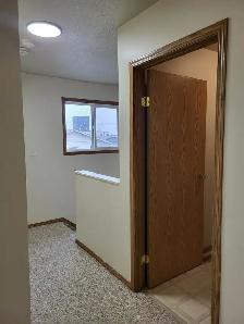 #8604 - 3 Bed/1.5 Bath Duplex Available Now! Rent $1600 - Photo 10