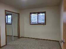 #8604 - 3 Bed/1.5 Bath Duplex Available Now! Rent $1600 - Photo 11