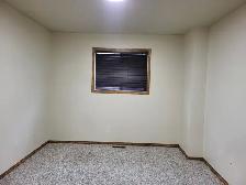 #8604 - 3 Bed/1.5 Bath Duplex Available Now! Rent $1600 - Photo 15