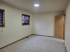 #8604 - 3 Bed/1.5 Bath Duplex Available Now! Rent $1600 - Photo 17