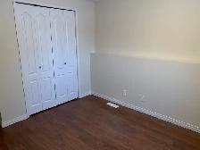 Amazing Find in Red Deer! 3 Bedrooms, 1 Bath! - Photo 8