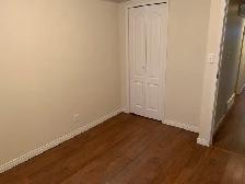 Amazing Find in Red Deer! 3 Bedrooms, 1 Bath! - Photo 11