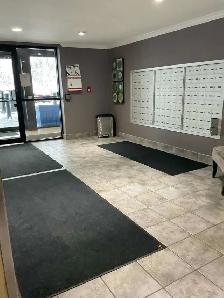 SPACIOUS ONE BEDROOM IN NORTH LONDON HIGHRISE - Photo 2