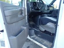 2015 Chevrolet Express Cargo Van - Automatic - Photo 7