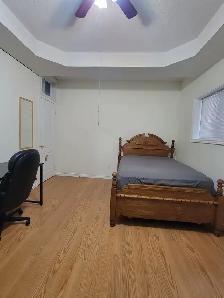 Room For Rent /North York / York Uni. Village - Photo 3