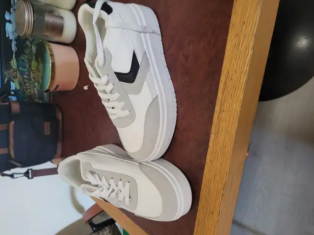 BRAND NEW LADIES RUNNING SHOES