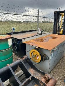 Oil dispensing work tables - Photo 2