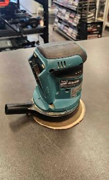 MAKITA ORBITAL SANDER TOOL ONLY - Photo 2