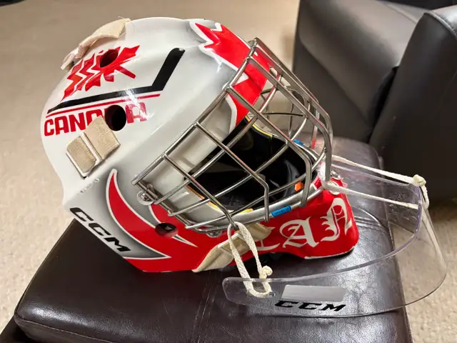 CCM Canada AXIS pro goal mask