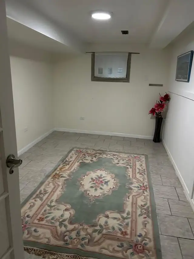 Furnished Room $750 All-Inclusive – Markham & Sheppard, Near Cen