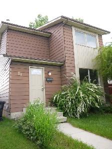 2BR Wlkout Bsmt-5min walk 2 LRT/own backyrd/newr ktchn/bth/PetOK - Photo 2